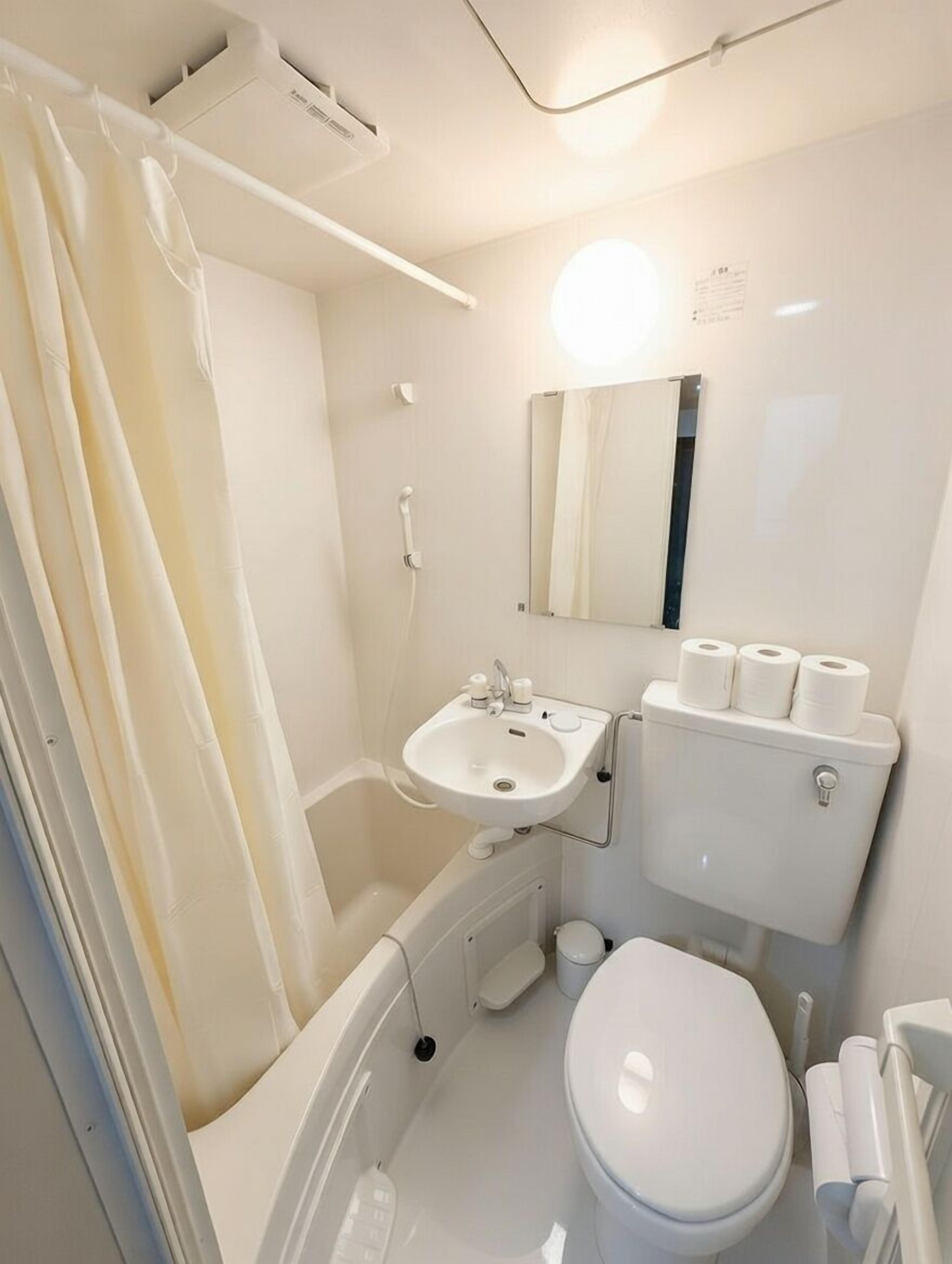 Standard Studio | Bathroom | Hair dryer, towels, soap, shampoo