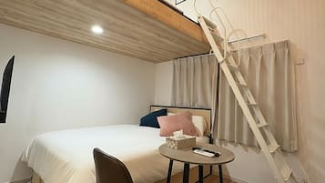 Standard Studio | Desk, free WiFi, bed sheets