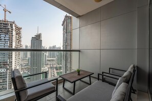Signature Apartment, 4 Bedrooms, Kitchen, Beach View | Balcony - Gala Guests - Skyview Tower Living (Dubai)