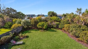 Property grounds - The Happy Bay House - A bright and welcoming coastal retreat (Apollo Bay)