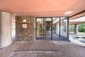Exterior detail - M (MOS34D7E) Spacious and elegant two-bedroom apartment with terrace (Madrid)