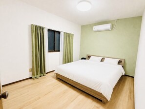 4 bedrooms, iron/ironing board, WiFi, bed sheets - Quiet 4BR Home Near KIX | Long Stay Welcome (Izumisano)