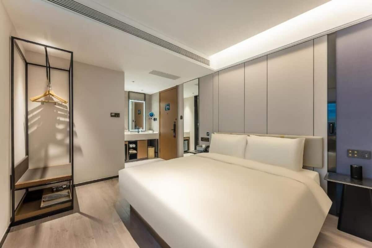 Superior Double Room, City View | Desk, laptop workspace, blackout curtains, soundproofing