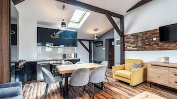 City Apartment | In-room dining