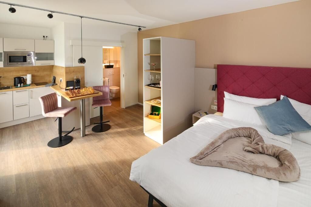 In-room safe, blackout drapes, free WiFi