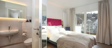 Chambre double, balcon, vue sur la montagne | Coffre-fort, rideaux dâobscurcissement, accĂšs au Wi-Fi (inclus)