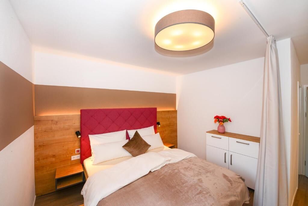 In-room safe, blackout drapes, free WiFi