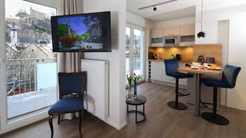 Junior Suite, Balcony, Mountain View | Living area