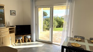 Dining - Vrbo Property (Fréjus)