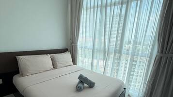 2 bedrooms, iron/ironing board, internet, bed sheets