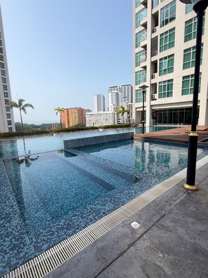 Pool - Azure 2BR Pool Suite Jelutong | Free Parking, 8min to Georgetown (Jelutong)