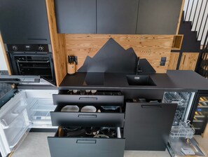 Kühlschrank, Ofen, Herdplatte, Geschirrspüler
