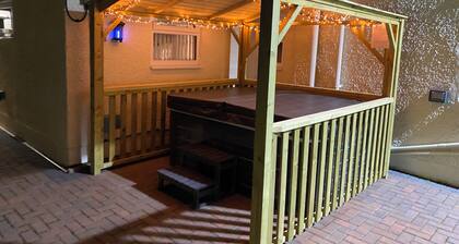 Four Oaks Apartment | Sleeps 4 | Private Hot Tub & Garden