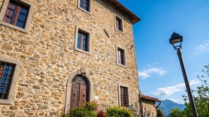 Exterior - Tuscan Farmhouse on 1615 Castle Bastion (Cascio)