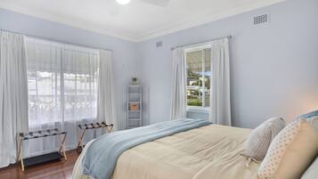 2 bedrooms, iron/ironing board, WiFi, bed sheets