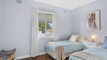 2 bedrooms, iron/ironing board, WiFi, bed sheets