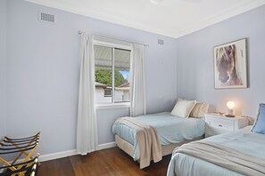2 chambres, fer et planche à repasser, Wi-Fi, draps fournis