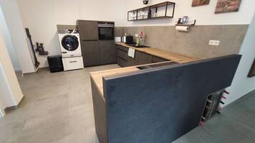 Oven, stovetop, dishwasher