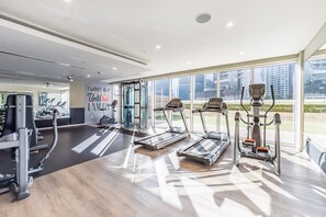 Fitness facility - Bright 1BR Overlooking Dubai Water Canal, Conveniently Located Next to Bus Stop (Dubai)
