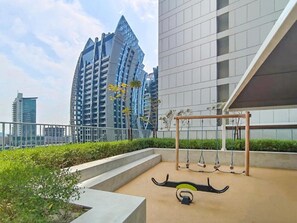 Property grounds - Bright 1BR Overlooking Dubai Water Canal, Conveniently Located Next to Bus Stop (Dubai)