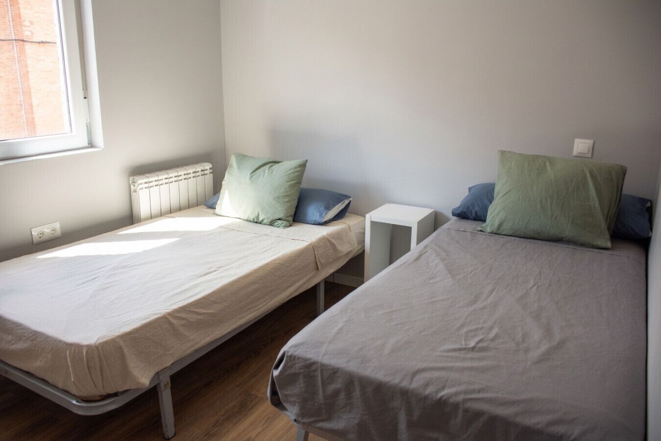 2 bedrooms, desk, iron/ironing board, WiFi