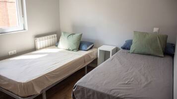 2 bedrooms, desk, iron/ironing board, WiFi