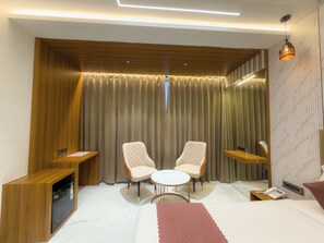 Room - Travinities hotel shri krishna  (Dhediya)