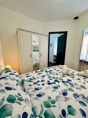 2 chambres, fer et planche à repasser, Wi-Fi, draps fournis