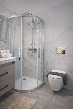 Hair dryer, towels, soap, toilet paper - Villa Paionia/ Heated Pool/ Sea View/ Private Resort (Anavissos)