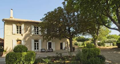 Maison de Famille du XIX° siècle - Property in Terre de PROVENCE with swimming pool