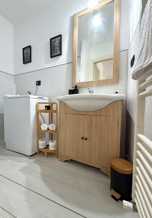 Bathroom - Vrbo Property (Serra)