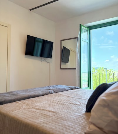 1 bedroom, Internet, bed sheets. Dolce Vita House- Wine, Views and Relaxation in La Morra