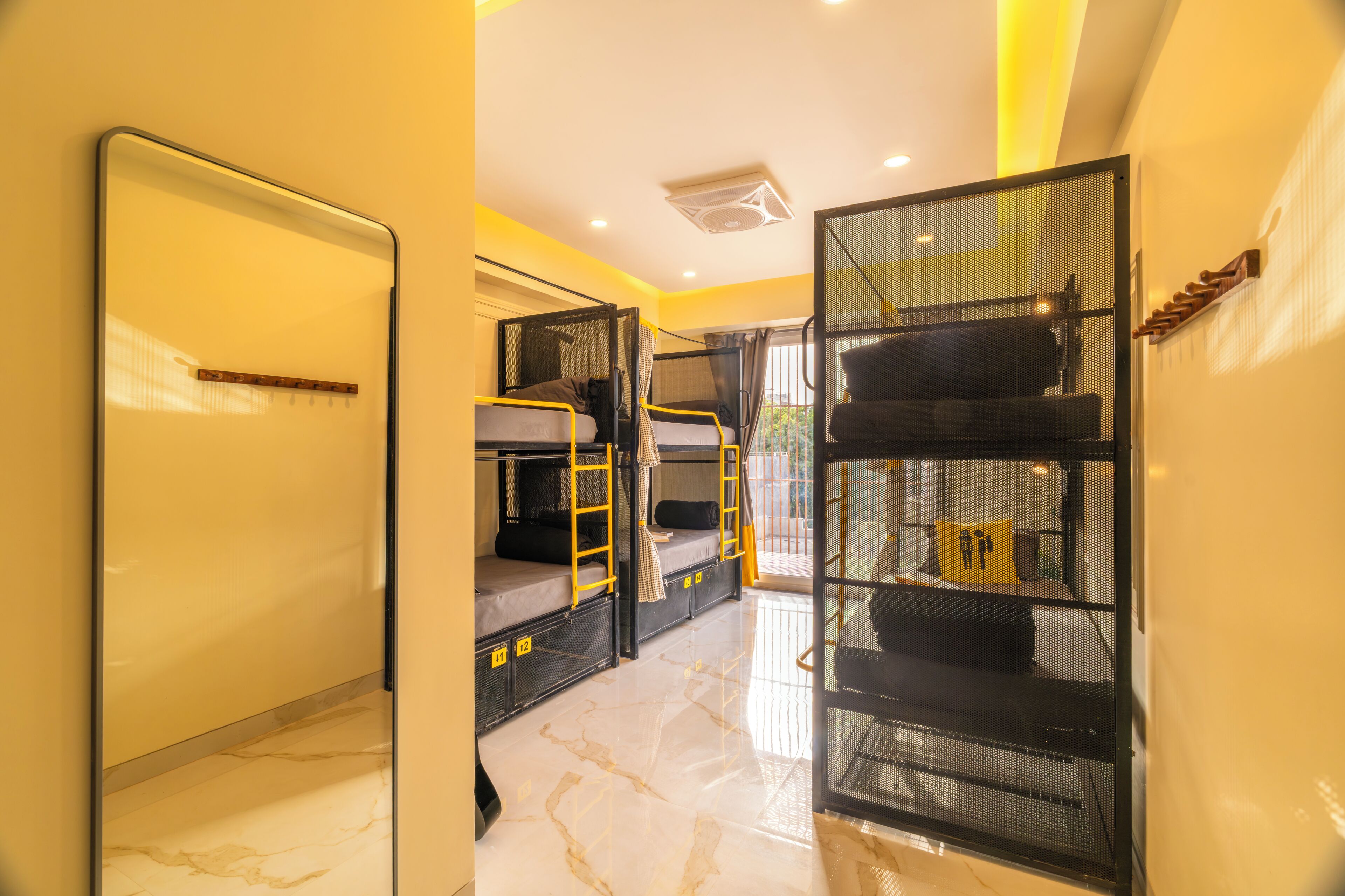 Bed in 6 Bed Mixed Dormitory with City View | Langsir/tirai gelap terus, Wi-fi percuma, cadar katil 