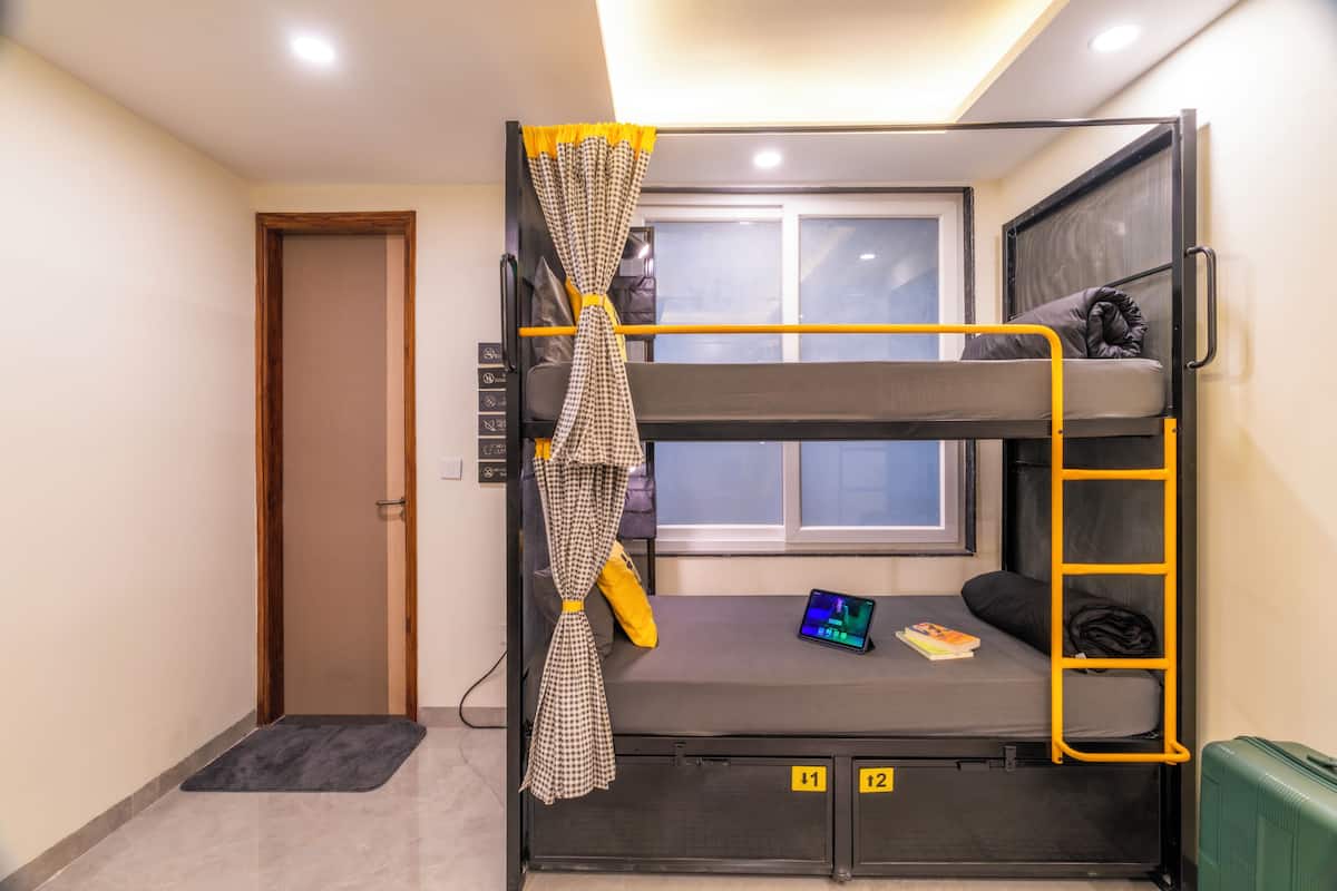 Bed in 4 Bed Mixed Dormitory | Blackout drapes, WiFi (free), bed sheets