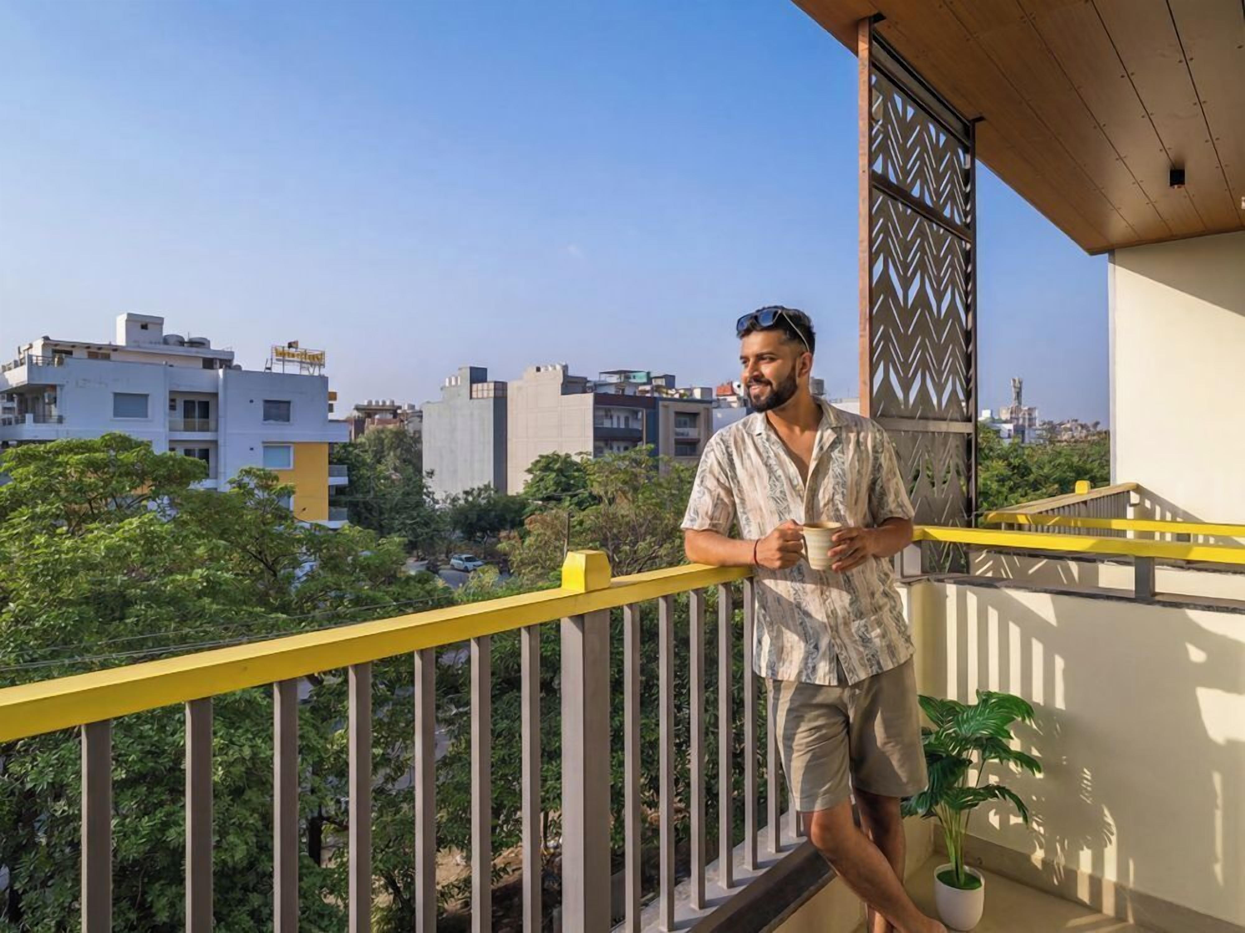 Bed in 6 Bed Mixed Dormitory with Balcony and City View | Terrass/Patio