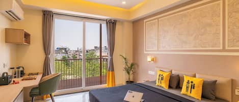 Superior Double Room with City View | Cortinas opacas, wifi gratis, ropa de cama