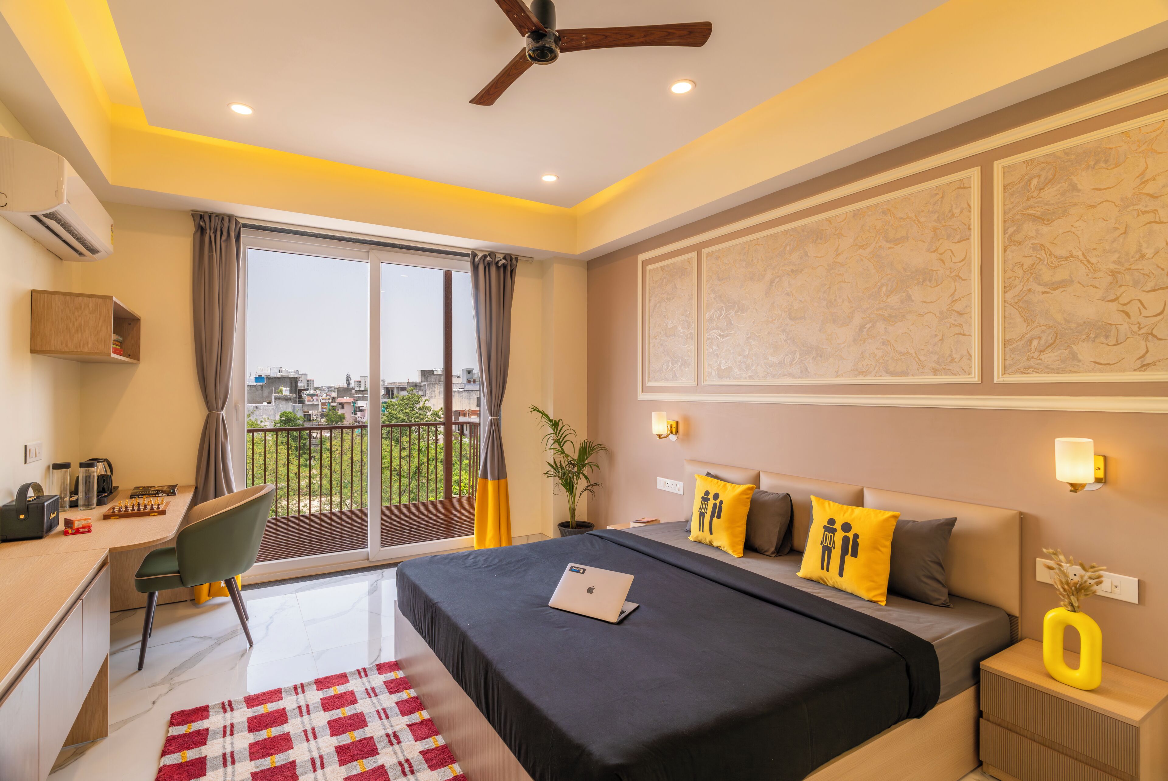 Cortinas blackout, wifi gratis y ropa de cama 