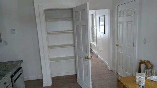Newly renovated 2-bedroom apartment in walkable Lake Placid location