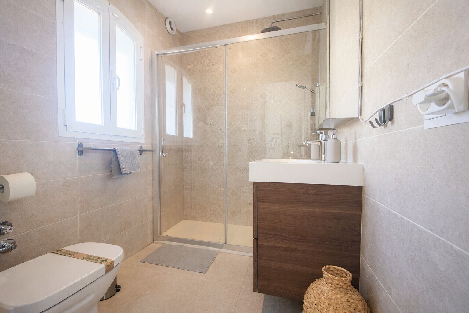 Shower, towels