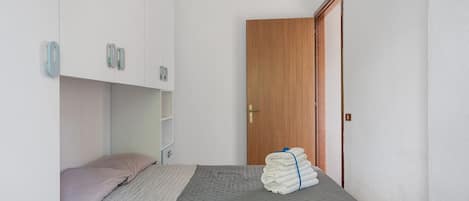 3 室のベッドルーム、アイロン / アイロン台、WiFi、ベッドシーツ