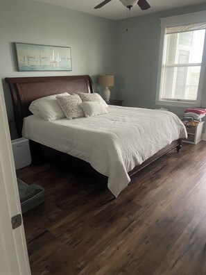 3 bedrooms, iron/ironing board, travel cot, free WiFi - Paradise Pointe is spacious 3-bedroom condo on the bay in Pointe West, Galveston (Galveston)