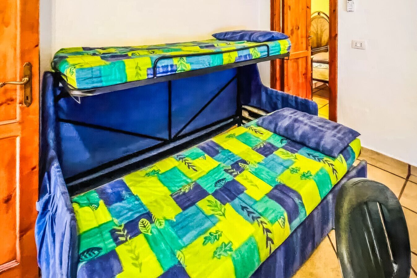 1 chambre, fer et planche à repasser, draps fournis