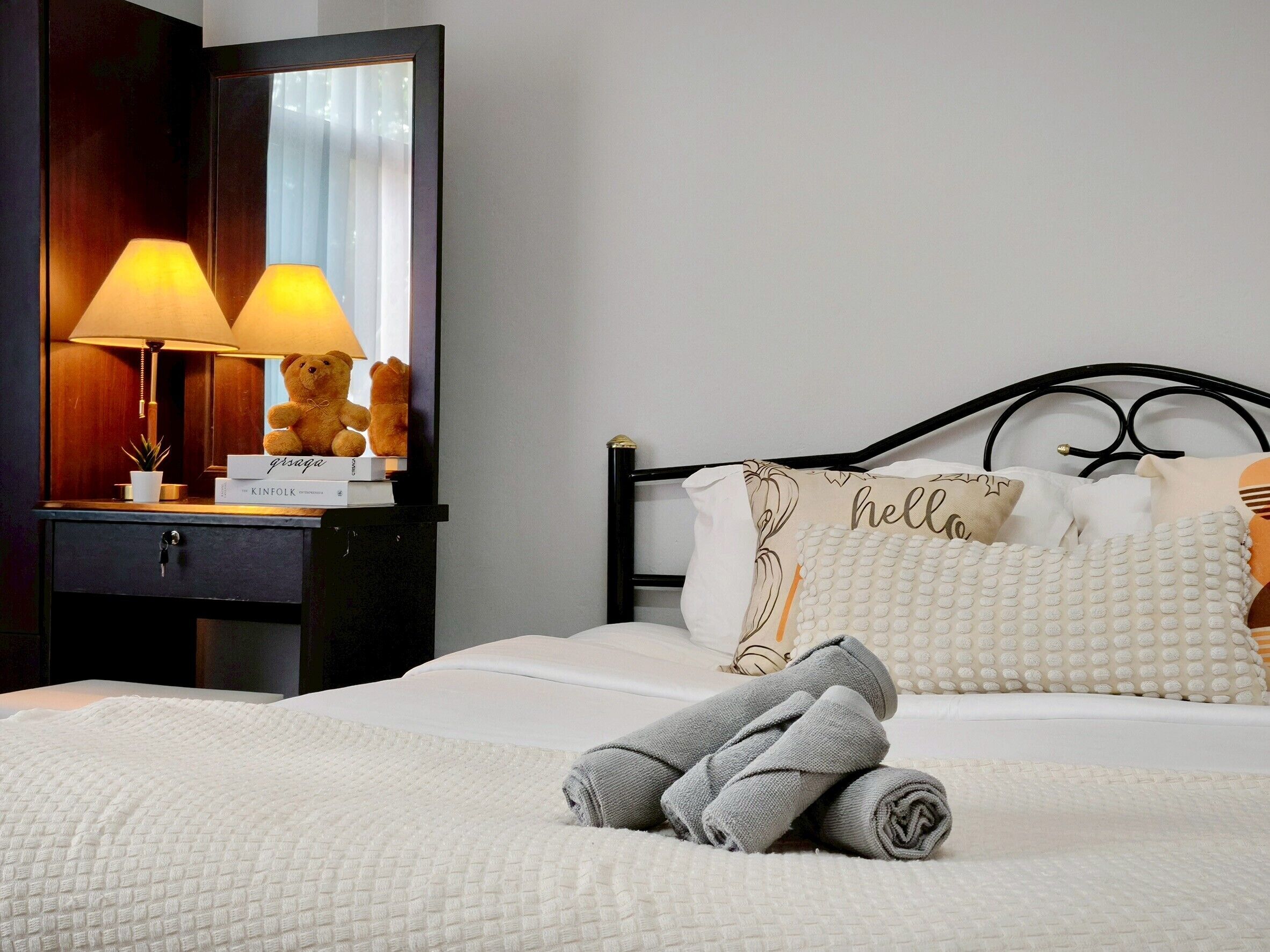 Corner Room (2 windows)