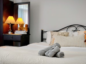 Corner Room (2 windows)