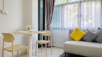 Corner Room (2 windows) | Desk, iron/ironing board, free WiFi, bed sheets