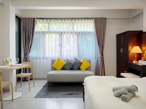Corner Room (2 windows) - Xin Hotel at Udomsuk 29 (Bangkok)