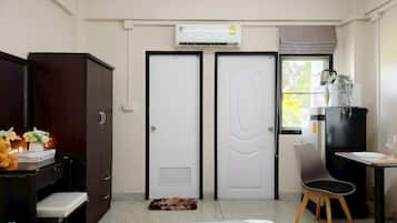 Superior Room (2 windows) | Desk, iron/ironing board, free WiFi, bed sheets