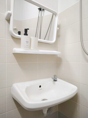 Corner Room (2 windows) | Banheiro