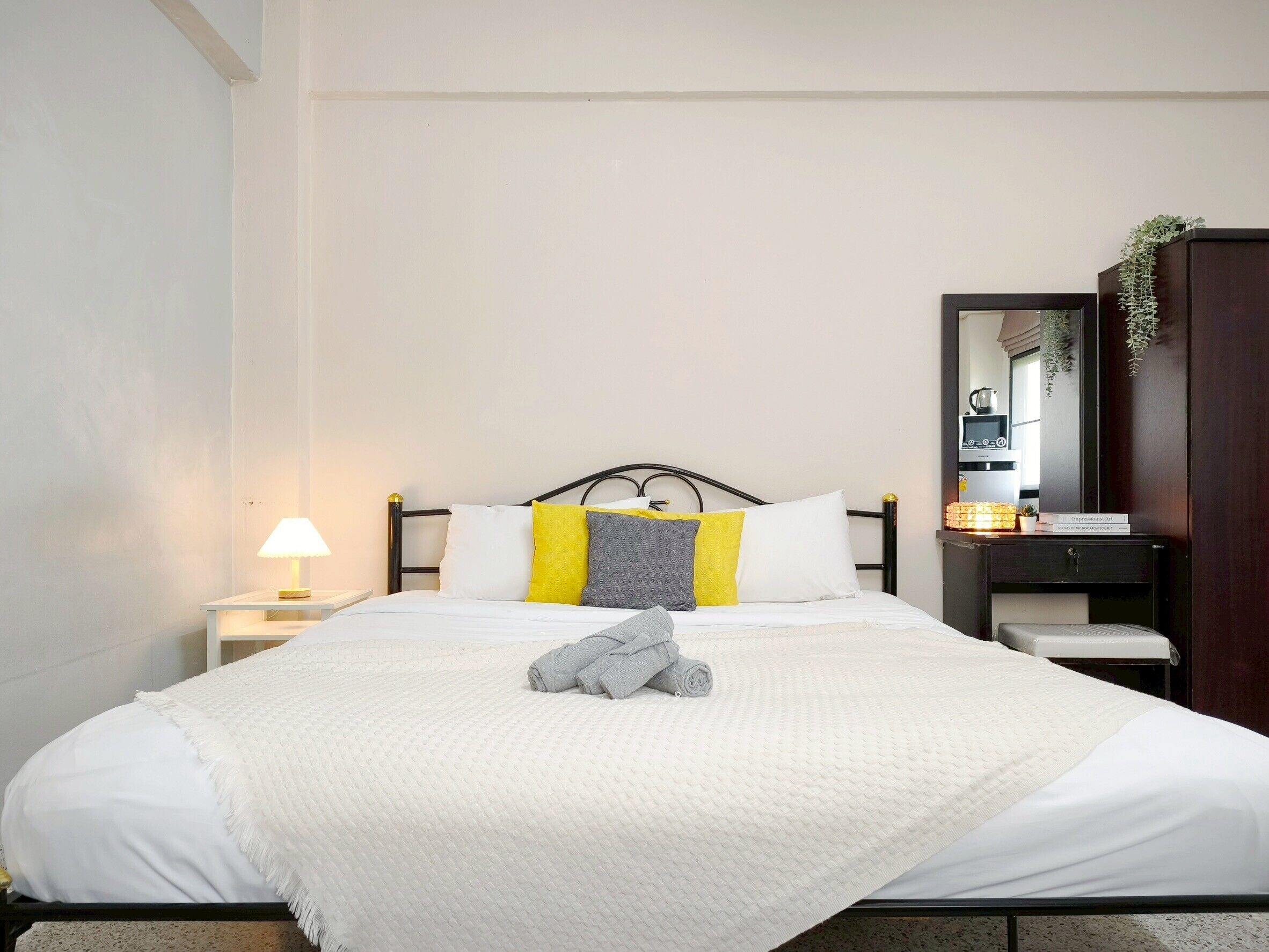 Standard Room (1 window)