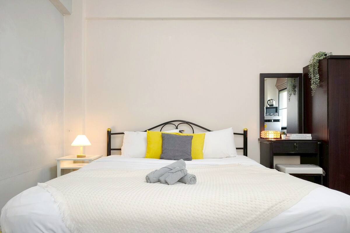 Standard Room (1 window)